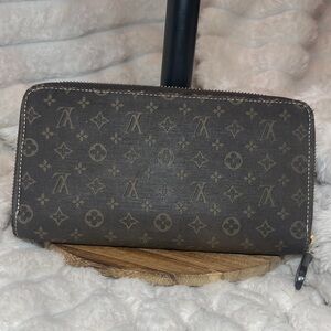 ✨ Louis Vuitton Monogram Zip-Around Wallet – PERFECT Condition! ✨
